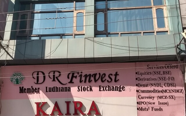 D R International Hotel