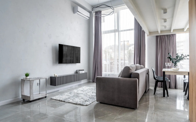 Dvukhurovnevaya S Panoramnymi Oknami Flat