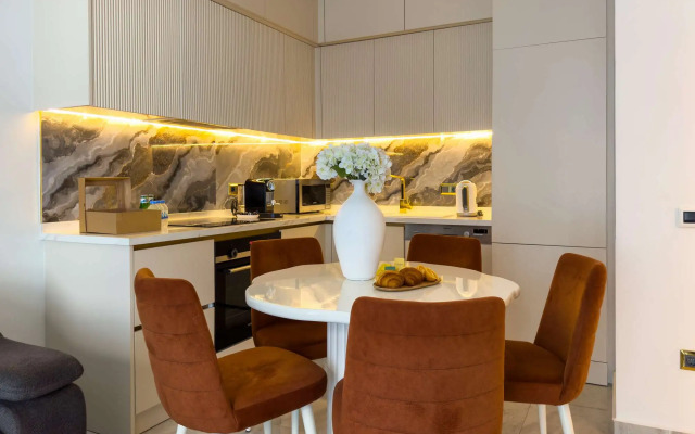 Qoople Legend A30 v 100 Metrah ot Morya Apartments