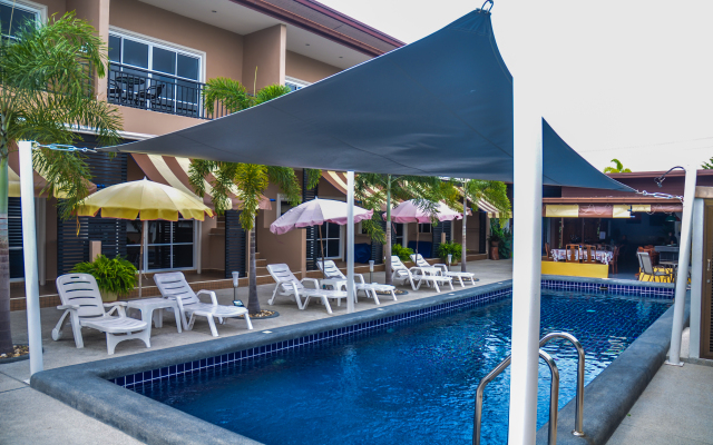 4 Palms Resort Hotel