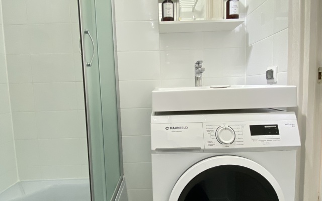 Svetlaya Vidovaya Studiya U Metro Ozernaya Apartments