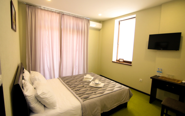 Salmer Hotel