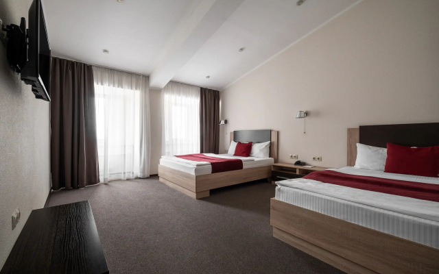 Maksim Hotel