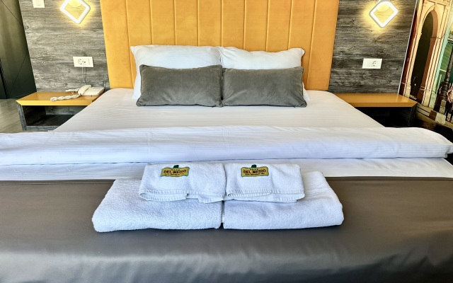 Del Medio Hotel