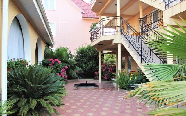 Golubaya Laguna Guest House