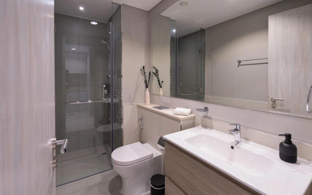 Keyrock Living Zada Tower Luxury Pool & Gym Apartments