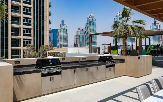 Zakhvatyvayuschie 1Br Apartamenty Liv Marina in Jbr, Apartments