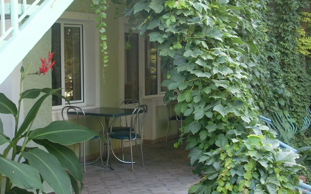 Izumrudny Guest house