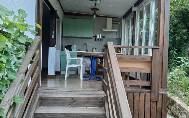 Na Pervom Etazhe Flat