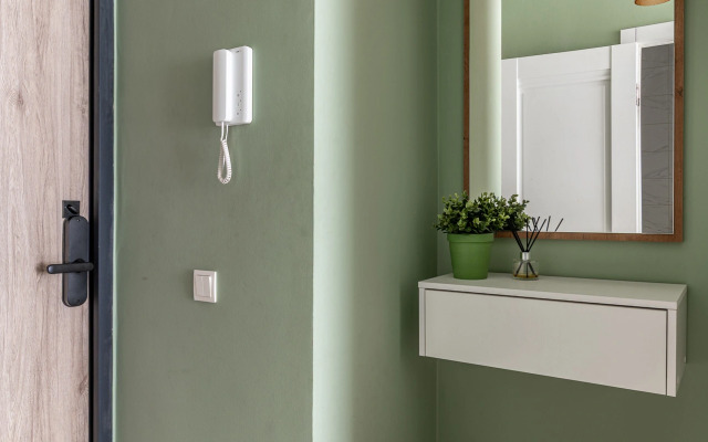 Студия у Метро Космонавтов