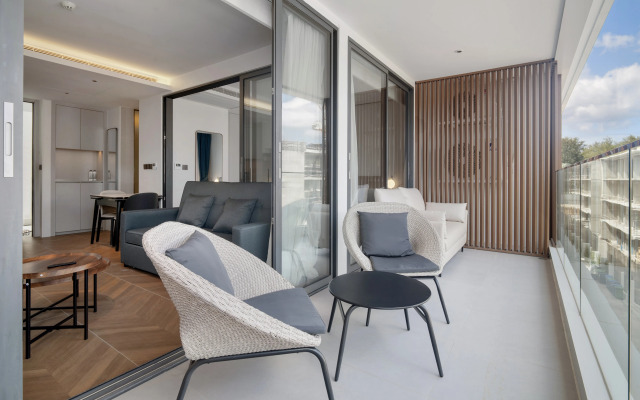 Апартаменты Kora Resort D305 Beachfront One-Bedroom