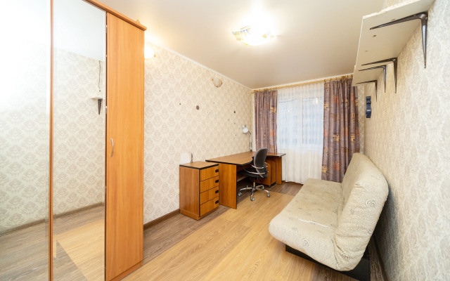 Квартира Уютная Трехкомнатная на Крисанова 27