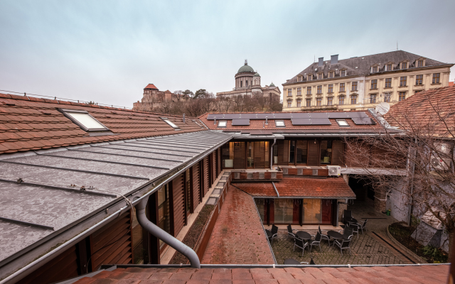 Bazilika alatt Panzió Hotel