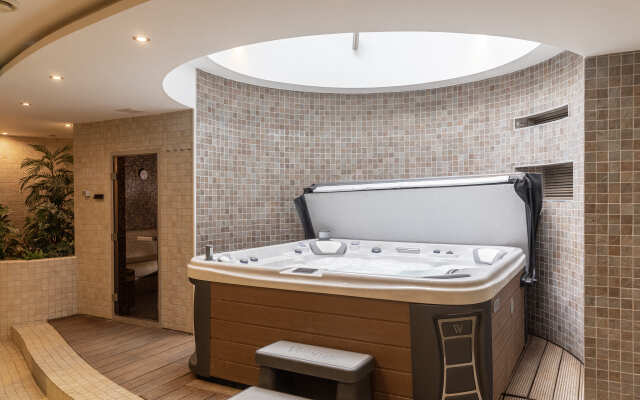 Bazilika alatt Panzió Hotel
