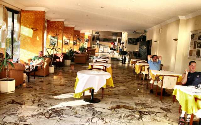 Tuntas Beach Hotel Altinkum