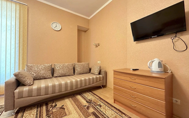 Na Revolyutsionnoy 31a Guest house