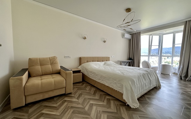 S Krasivym Vidom Na Gory Flat