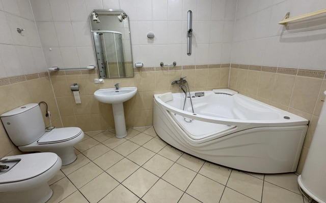 3-Kh Kvartira V Tsentre Goroda Flat
