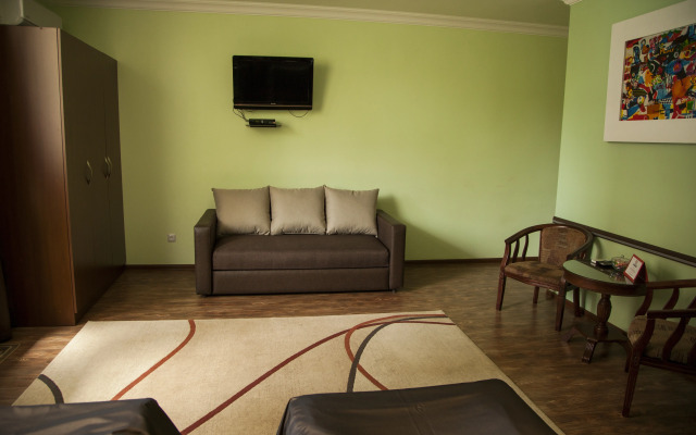 Hin Yerevantsi Hotel