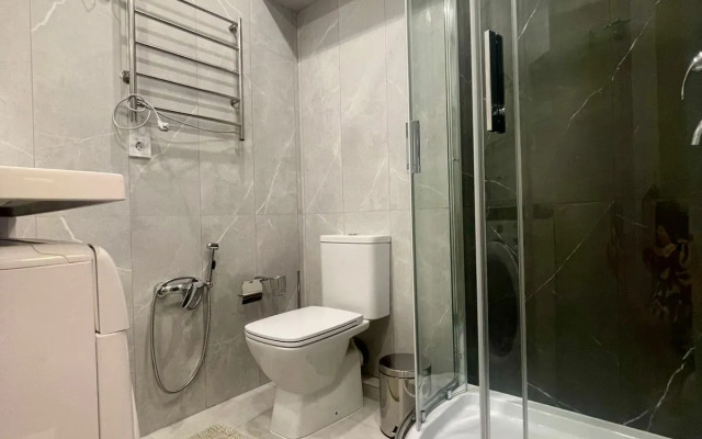 Dlya Troikh Gostey S Vidom Na More Flat