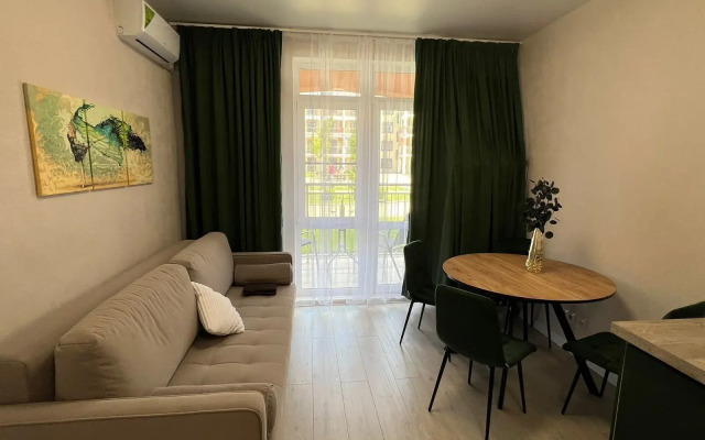 Квартира c Бacсeйнoм в Живoпиcнoм Месте ЖК Кипарис 293