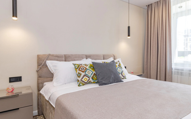Na Ulitse Tole Bi 28/1 Flat