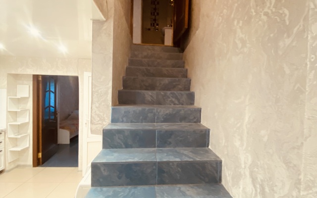 Kvartira Dvukhetazhnaya Kvartira V Tsentre Flat
