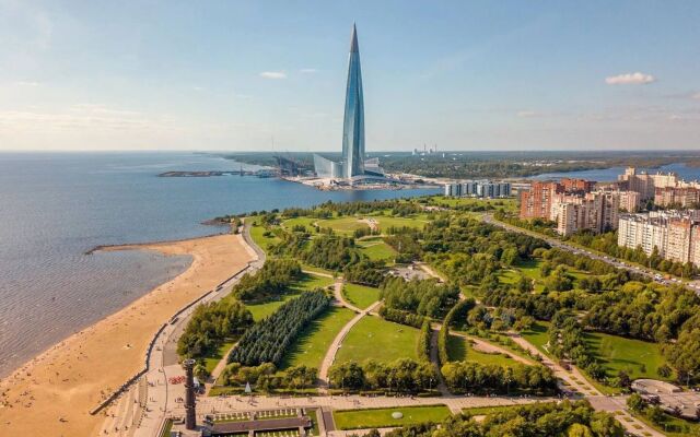 Апартаменты F-Apart с видом на небоскрёб Лахта в стильном интерьере