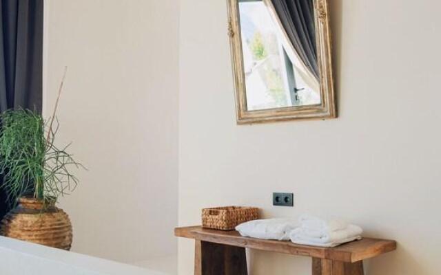 To Be Social House Hotel