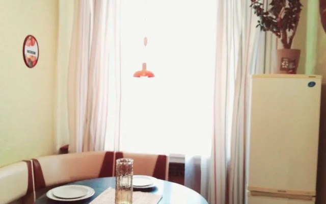 V Tsentre Srednevekovyya Flat