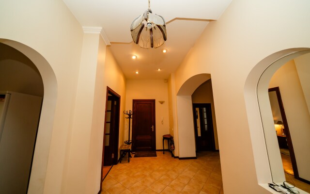 SBolshaya Morskaya 36 Two-bedroom  in St. Petersburg style Parking in the courtyard Fiat