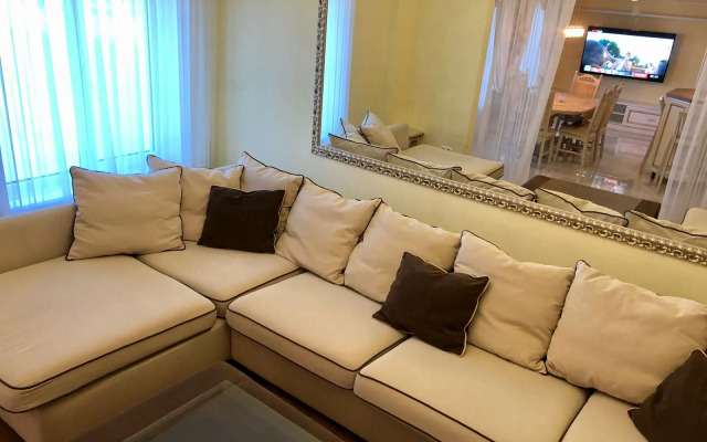 Апартаменты в центре с видом на Севастопольскую бухту