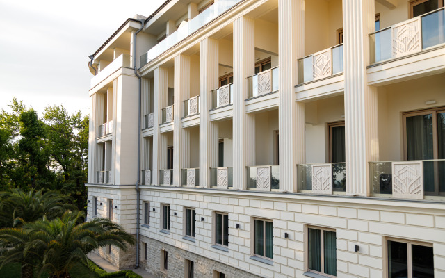 Grand Royal Residences Apartment Complex