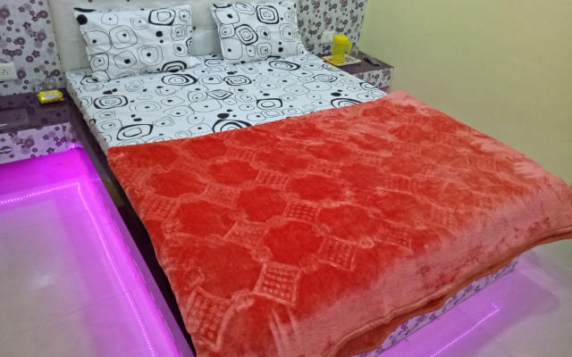 Отель Radha Krishna