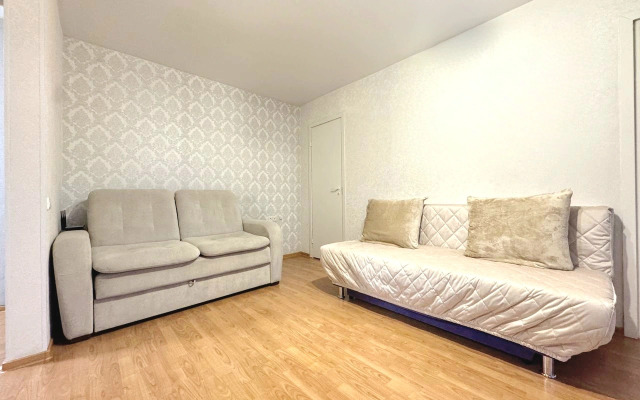 Квартира Двухкомнатная с Балконом и Кондиционером в Центре на Весенней