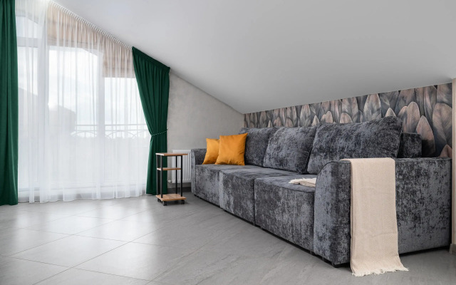 Квартира с балконом и видом на море