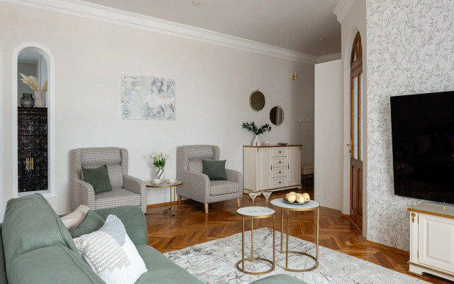 Квартира GM Apartments Новая и тихая Трехкомнатная на Тверской