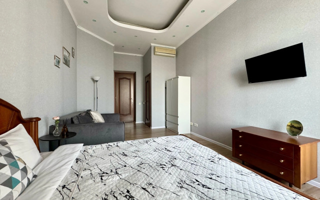 Апартаменты SivakApart c балконом на Невский и видом на набережную