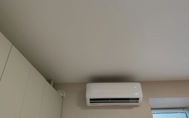 Dizaynerskaya dvushka u morya Flat