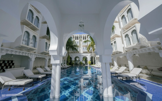 Курортный Oтель Sarai and Wander