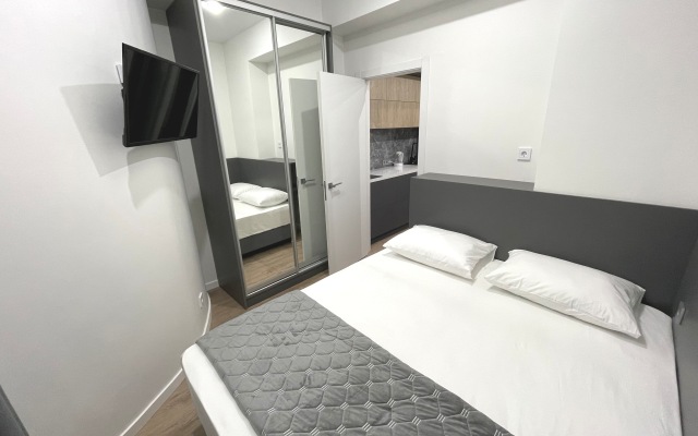 Leont Apartments