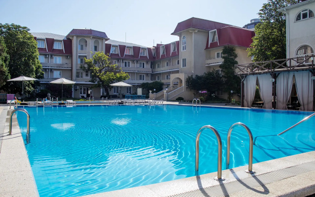 Chyornoe More Hotel