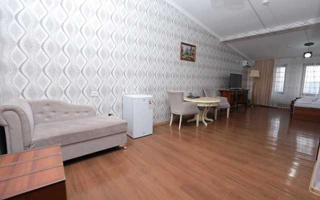 Garden City Hotel