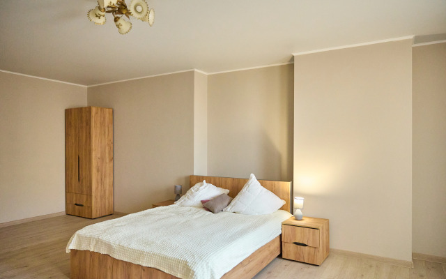 V 10 Minutakh Khodyby Ot Kremlya Flat