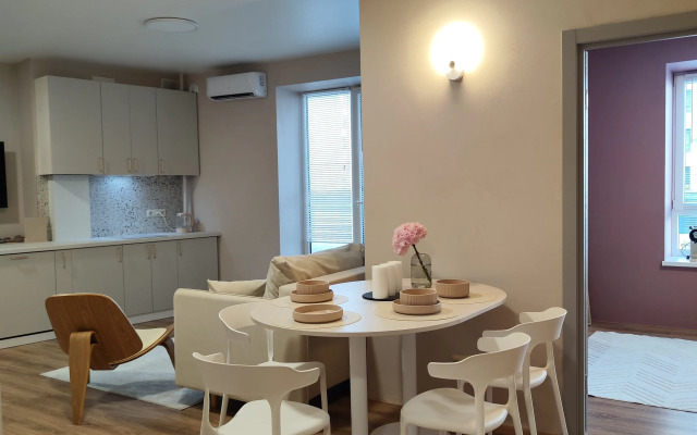 Dizaynerskaya dvushka u morya Flat