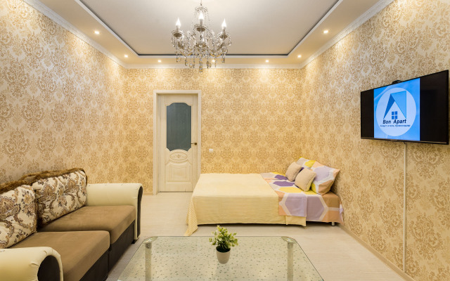 Yevro 3kh Komnatnye Apartamenty S Vidom Na Park Galitskogo Apartments