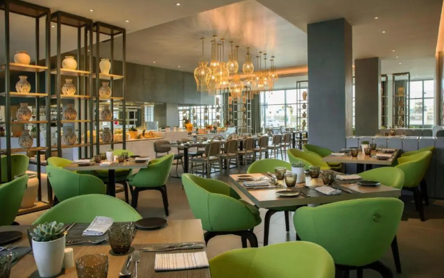 Novotel Muscat Airport Hotel