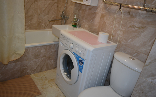 Апартаменты на Серебровской 36