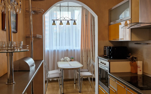 3-h komnatnye Solnechnaya Storona Parkovka besplatnaya Apartments