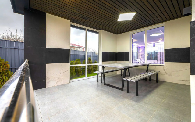 Kottedzha s baney i basseynom Private house